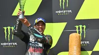 Pembalap Petronas Yamaha, Franco Morbidelli, mengaku ada peran Valentino Rossi yang selama ini menjadi mentornya dalam balapan di balik keberhasilan meraih podium MotoGP Republik Ceska. (AFP/Joe Klamar)