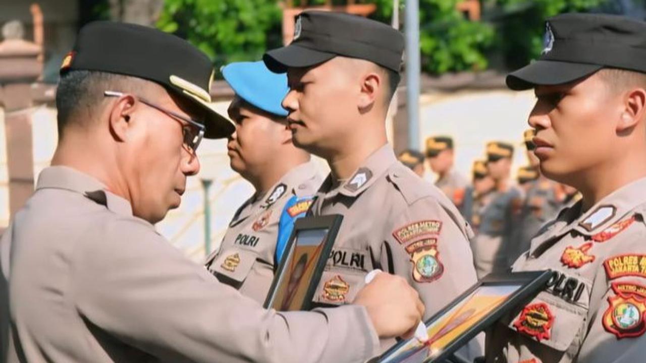 Tampang Dua Anggota Polres Jaktim Dipecat Gara-Gara Desersi hingga Narkoba