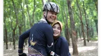 Momen Romantis Ganjar Pranowo dan Istri Olahraga Bareng (sumber: instagram/atikoh.s)