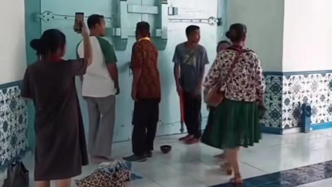 Jelang Persemian Panggung Sanggabuwana, Sejumlah Pintu Keraton Masih Digembok