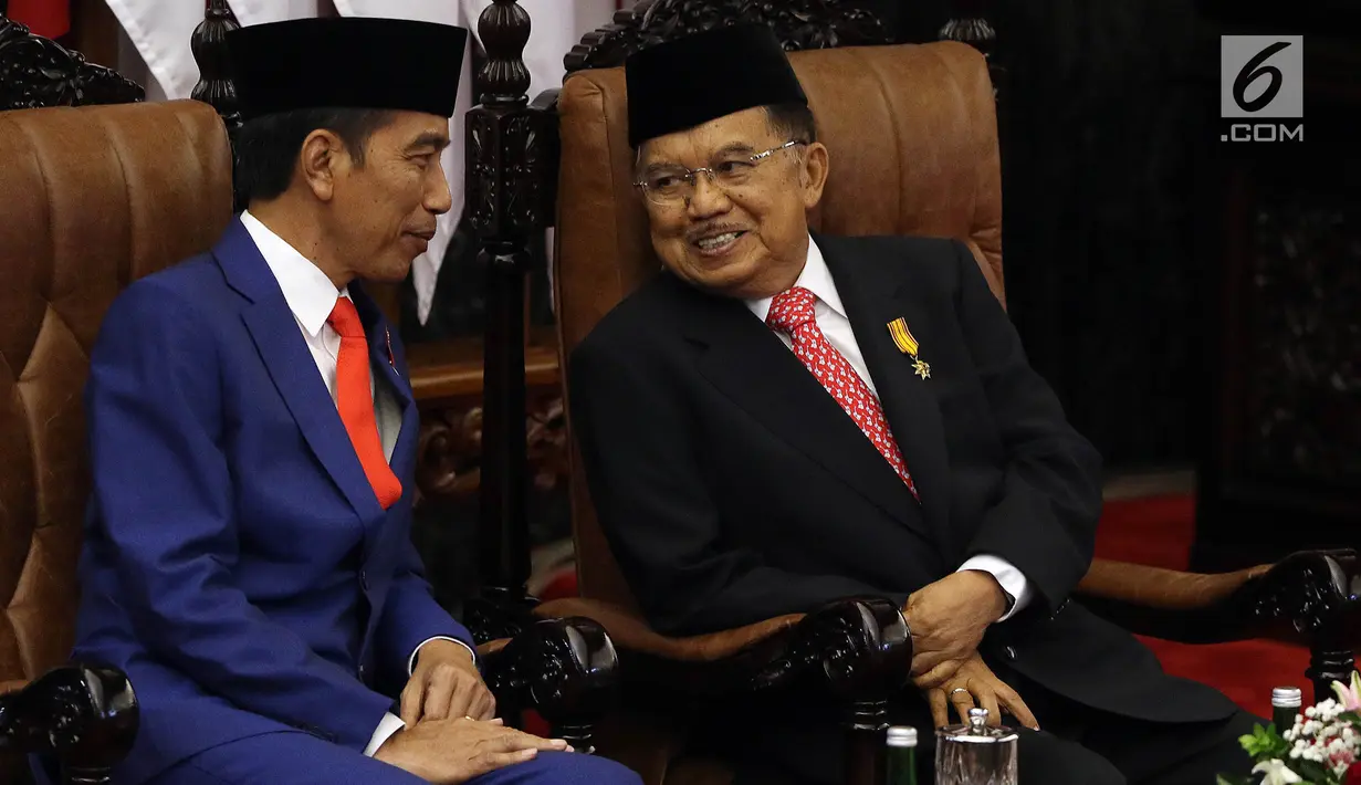 Presiden Joko Widodo (kiri) dan Wakil Presiden Jusuf Kalla menghadiri Sidang Paripurna di Gedung DPR, Jakarta, Jumat (16/8/2019). Nantinya DPR akan membahas RAPBN 2020 untuk selanjutnya disahkan menjadi UU. (Liputan6.com/JohanTallo)