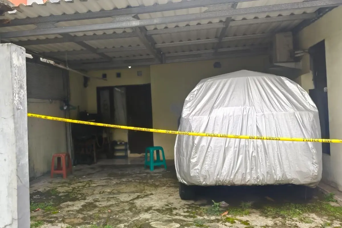 Lokasi penemuan seorang wanita berinisial I (49) yang ditemukan meninggal di rumahnya di Perumahan Pondok Pakulonan, Serpong Utara, Tangerang Selatan.