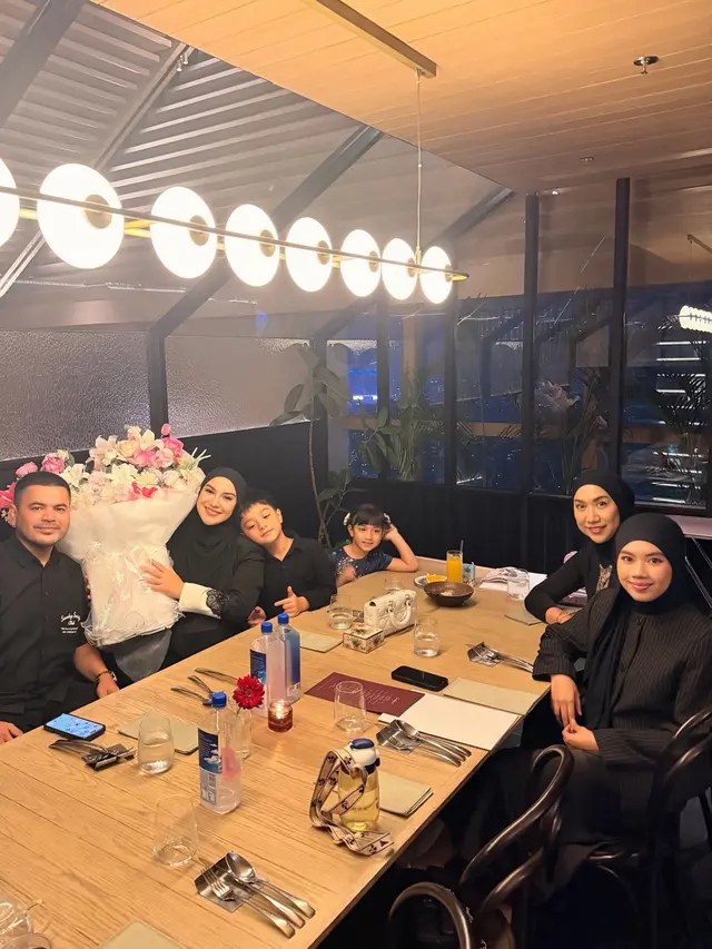 Irish Bella rayakan anniversary 2 tahun dengan Haldy Sabri - instagram.com/_irishbella_
