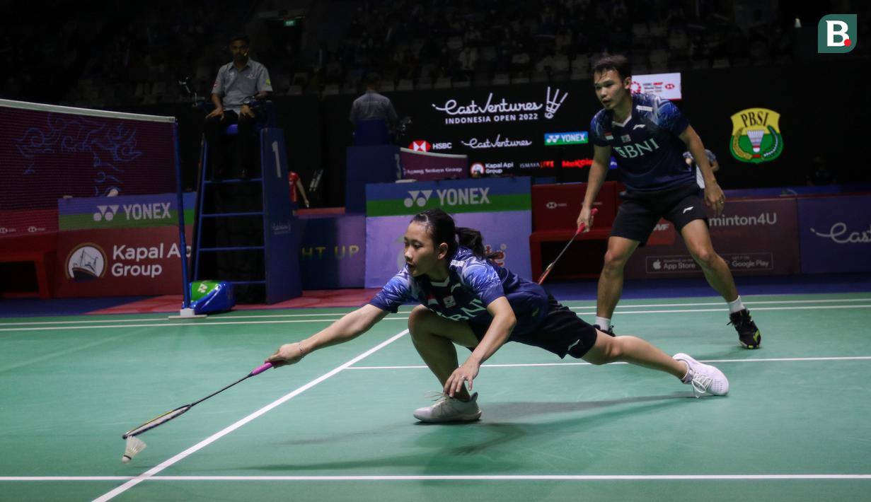 Rinov/Pitha kalah dua game langsung 19-21, 11-21 dalam laga yang berlangsung selama 37 menit. (Bola.com/Bagaskara Lazuardi)