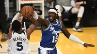 Montrezl Harrel, forward Lakers saat memblok serangan dari Beasley (AP)