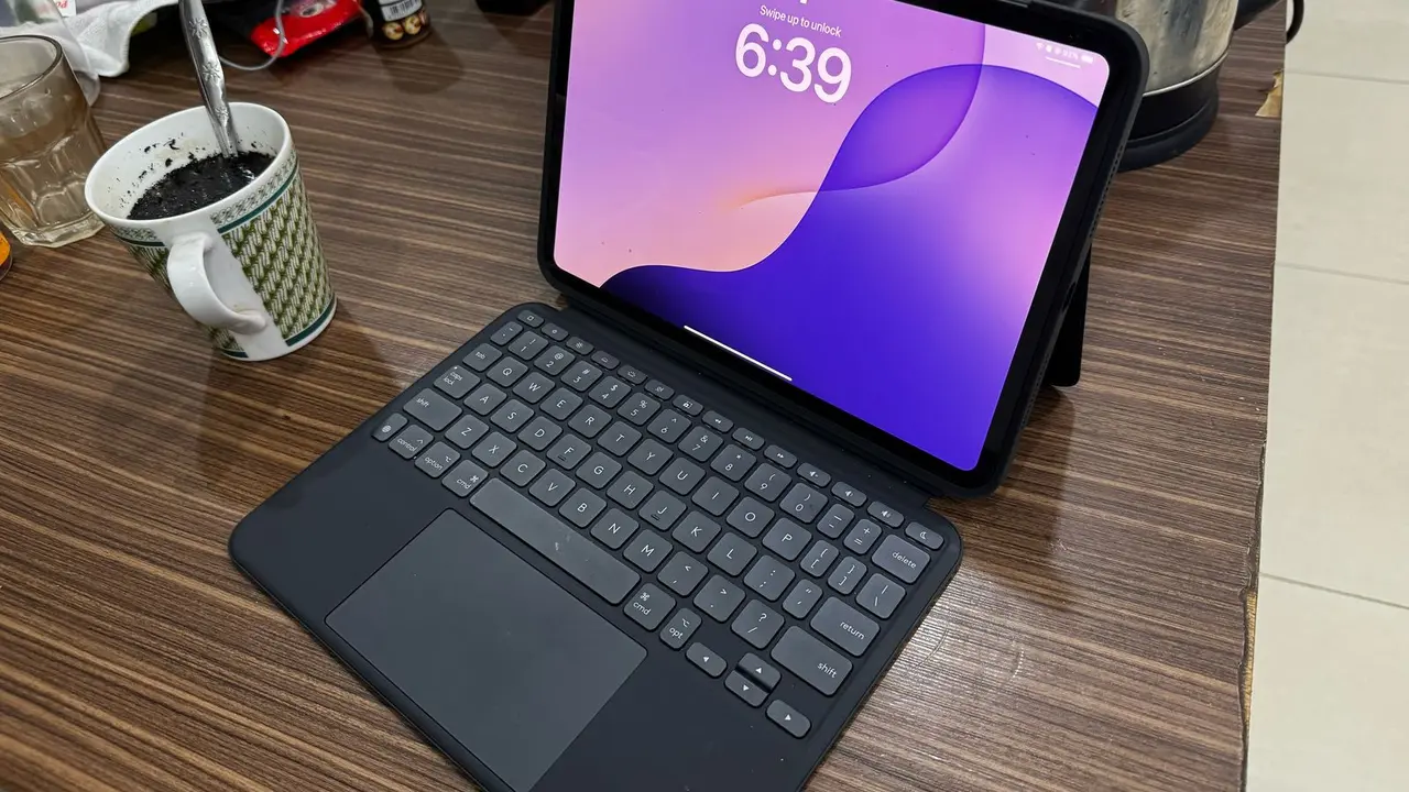 Logitech Combo Touch iPad M4