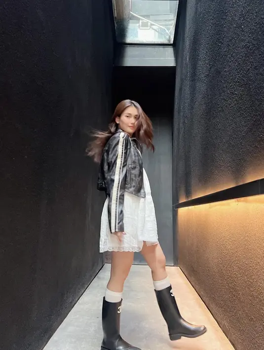 Sebagai pecinta budaya Korea, Ayu Ting-Ting kerap eksplorasi gaya eonnie Korea dengan berbagai look [@ayutingting92]