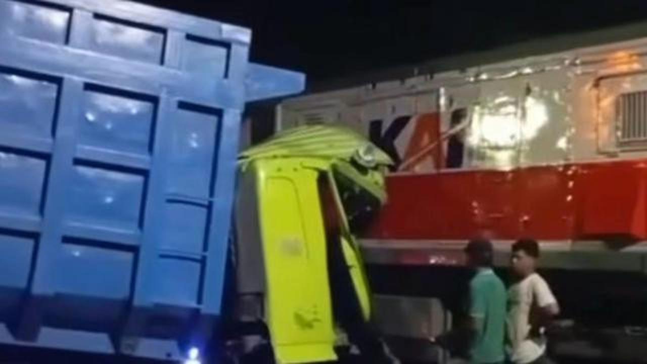 KA Dhoho Tabrak Truk Mogok di Blitar, Begini Kronologinya