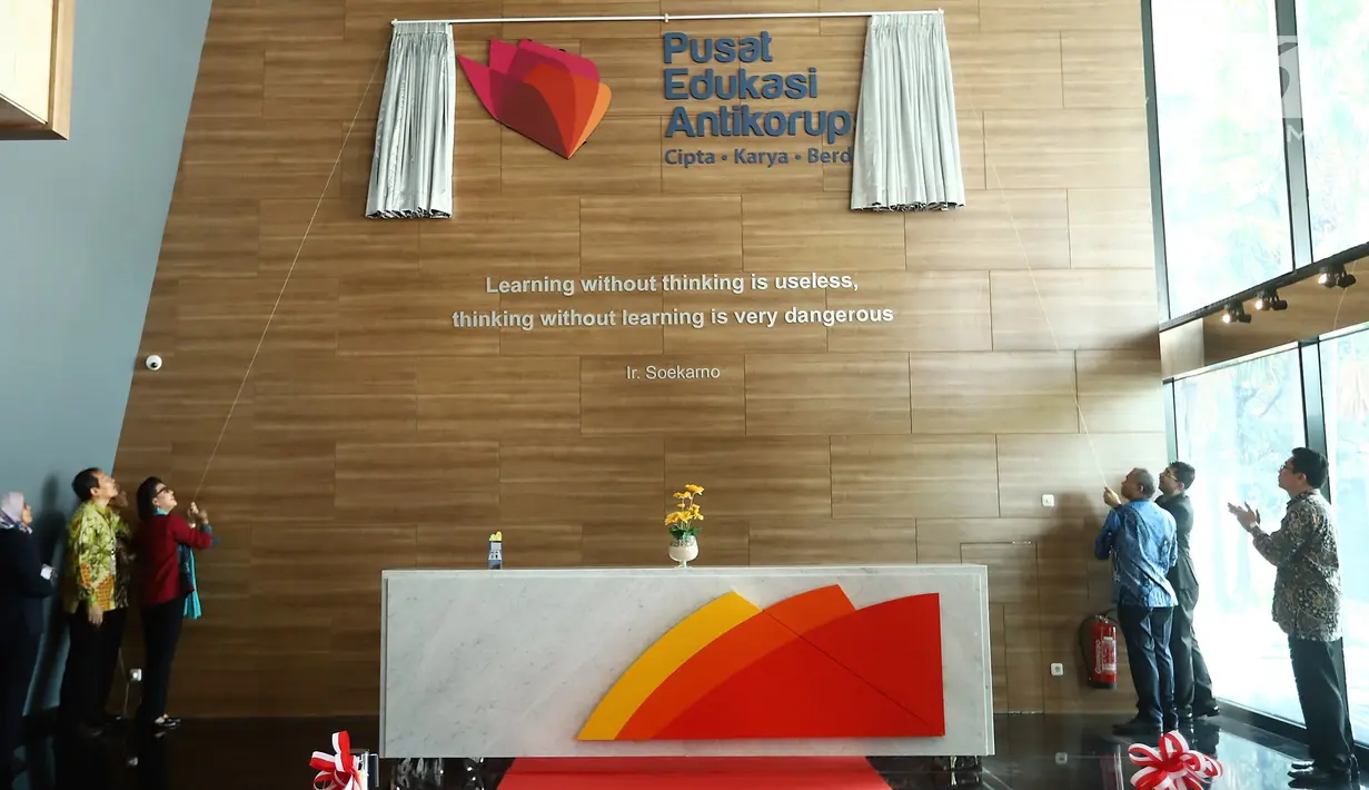Pimpinan KPK resmi membuka Pusat Edukasi Antikorupsi atau Anti-Corruption Learning Center (ACLC) di kantor KPK, Jakarta, Senin (26/11). Gedung ini, bisa menjadi tempat pelatihan penyelidikan dan penyidikan para penegak hukum. (merdeka.com/Dwi Narwoko)