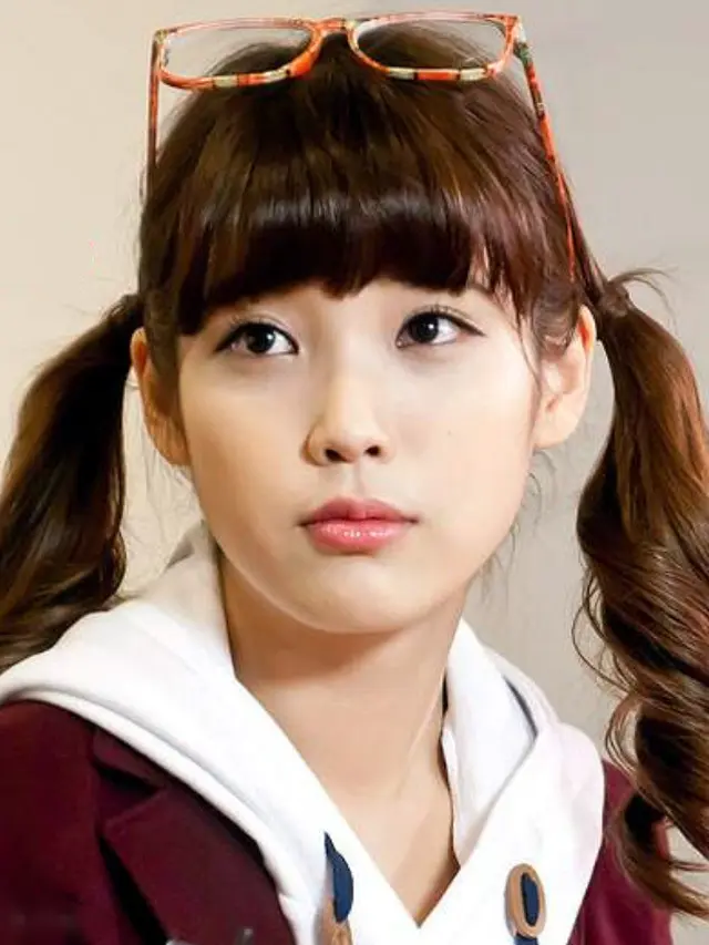 [Bintang] Dulu dan Kini: Lebih Tirus, IU Makin Kelihatan Imut di Usia yang Matang