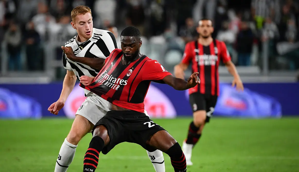 Fikayo Tomori. Bek tengah berusia 23 tahun ini kini menjalani musim keduanya bersama AC Milan setelah sempat setengah musim menjadi pemain pinjaman dari Chelsea. Total telah bermain dalam 31 laga bersama Rossoneri dengan raihan 1 gol. (AFP/Isabella Bonotto)