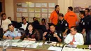 Dirreskrimum Polda Metro Jaya Kombes Pol Krishna Murti (kedua kanan) memberikan keterangan penahanan dua WN Australia terkait kasus dugaan malapraktik klinik chiropractic di Mapolda Metro Jaya, Jakarta, kamis (28/1/2016). (Liputan6.com/Helmi Fithriansyah)