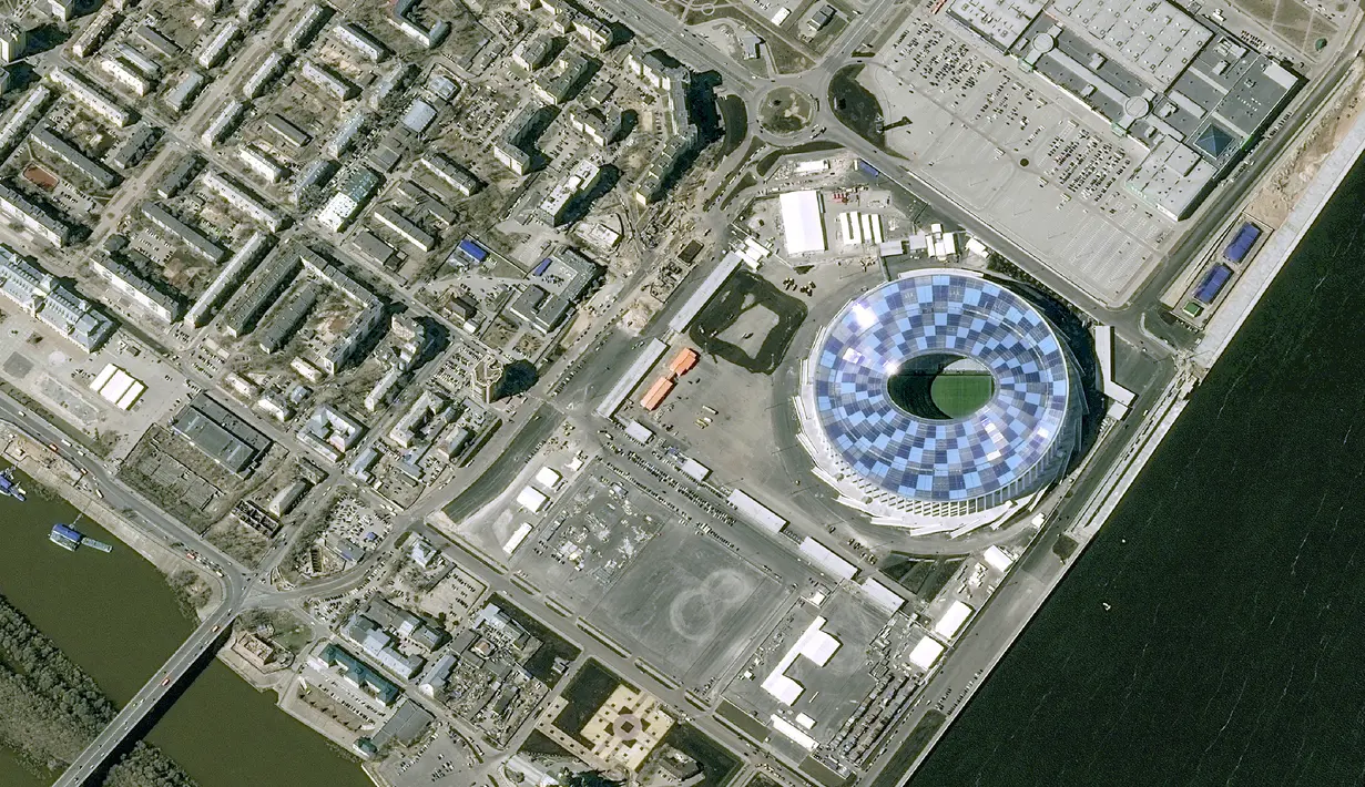 Gambar yang diambil dari satelit menunjukkan kondisi komplek Stadion Nizhny Novgorod yang akan digunakan untuk Piala Dunia 2018 di Rusia (6/6). Stadion ini merupakan salah satu yang terbaik di Piala Dunia 2018. (HO/Airbus Defence and Space/AFP)