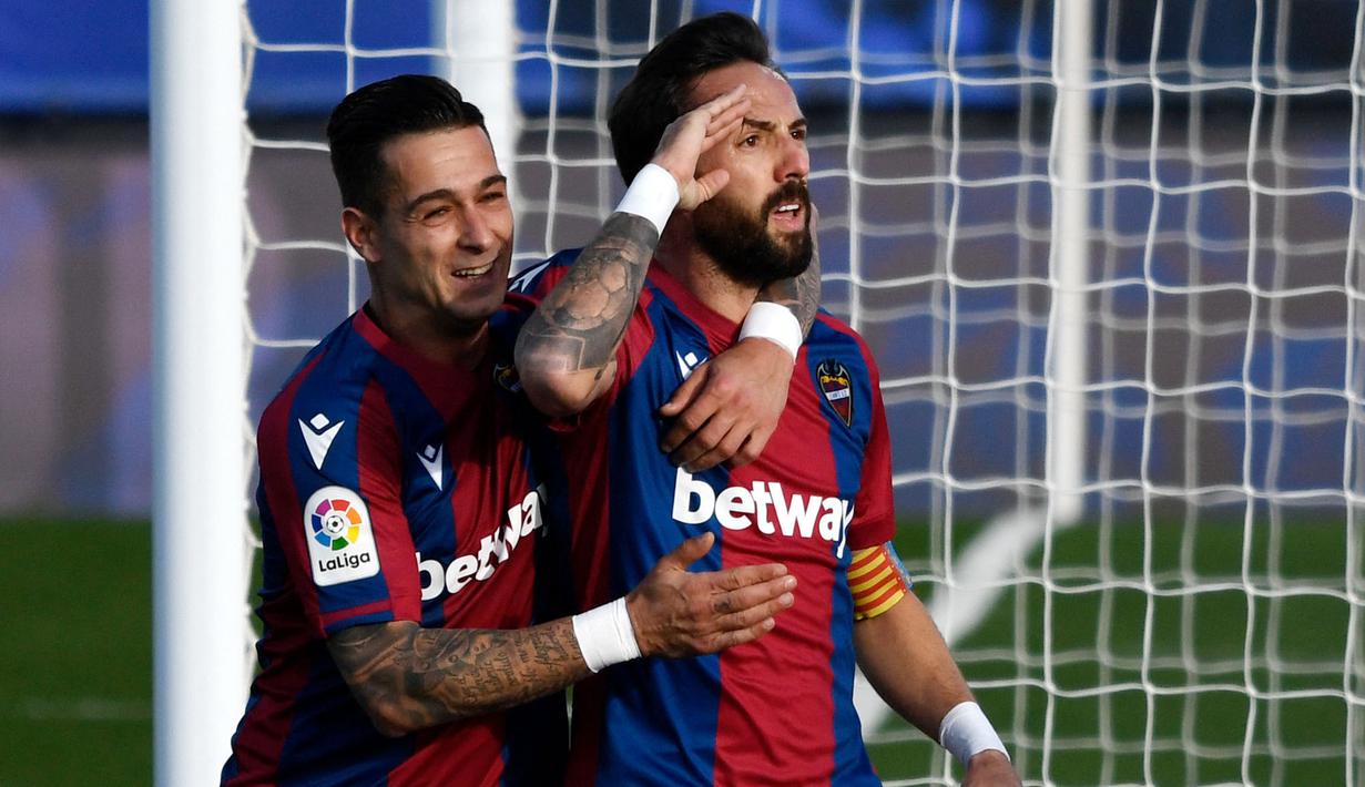 Jose Luis Morales akhirnya berpisah dengan Levante, klub yang dibelanya sejak 2013 lalu. Ia kemudian direkrut oleh Villareal dengan status bebas transfer. Hadirnya pria 34 tahun itu bisa memberikan opsi baru di lini serang Villarreal guna menghadapi banyaknya kompetisi musim depan. (AFP/Pierre-Philippe Marcou)