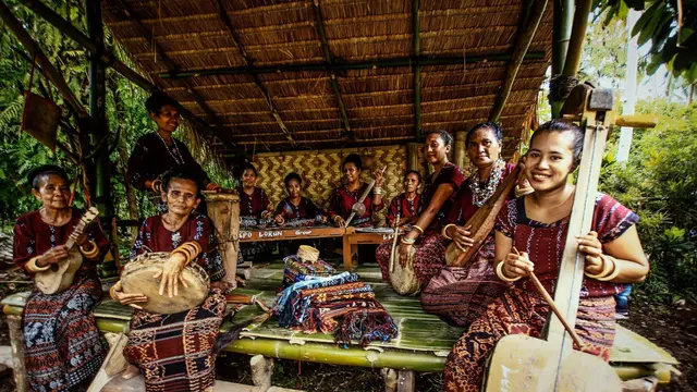 Alfonsa Horeng pendiri Sentra Tenun Lepo Lorun terus menjaga dan melestarikan warisan budaya melalui kain tenun ikat tradisional NTT.