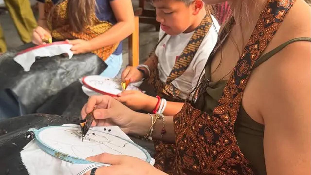 Model Gelang Manik Sederhana ala Nia Ramadhani, Simpel tapi Menawan