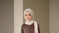 Inspirasi 7 Model Gamis Anak Polos, Nyaman dan Menggemaskan