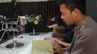 Cukup Baca Quran, Pelanggan Bisa Cukur Gratis di Barbershop Ini