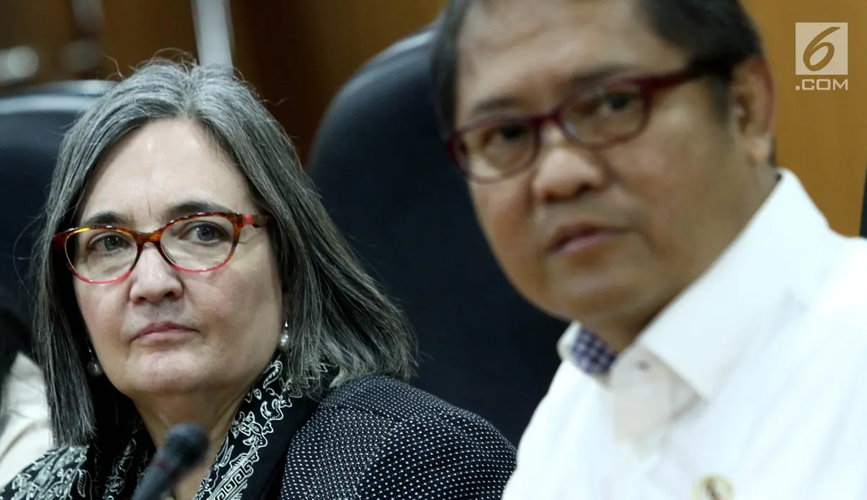 Kebijakan Publik, dan Hubungan Pemerintahan Google Asia Pasifik Ann Lavin memberikan keterangan di Jakarta, Jumat (4/8). Google sepakat untuk menaikkan pelayanannya dalam memberantas konten-konten negatif di semua layanan mereka (Liputan6.com/Johan Tallo)