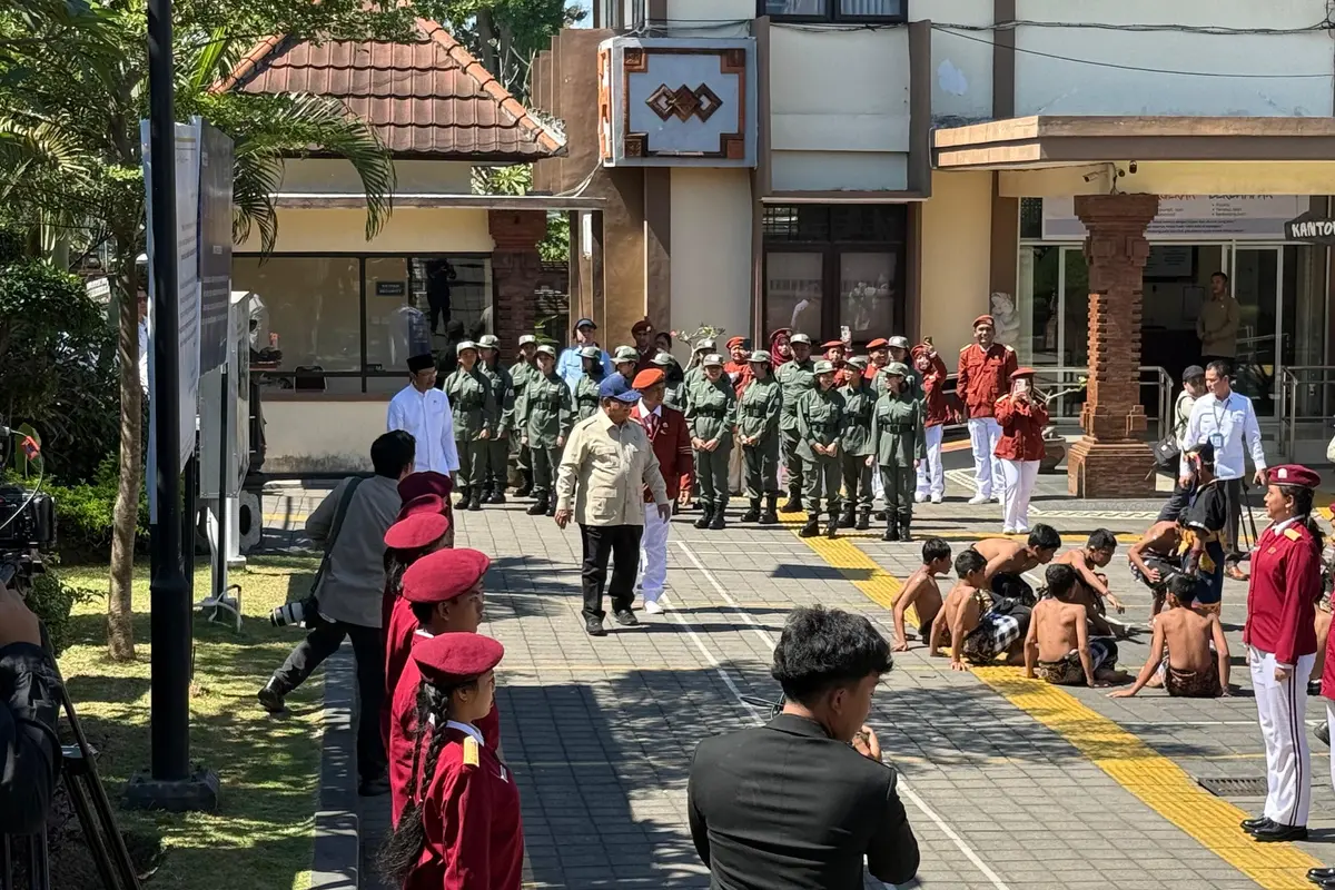 Presiden Prabowo Subianto tinjau langsung Sekolah Rakyat Menengah Pertama (SRMP) 17 Tabanan, Bali, Minggu (7/6/2026).