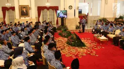 Presiden Jokowi membuka Rapat Kerja Nasional Korps Pegawai Republik Indonesia (KORPRI) di Istana Negara, Selasa (26/2). Jokowi meminta seluruh aparatur negara mampu merespons perkembangan teknologi yang berjalan sangat cepat. (Liputan6.com/Angga Yuniar)
