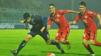 Esteban Vizcara menjadi pahlawan kemenangan Arema atas Semen Padang (Bola.com/Iwan Setiawan)