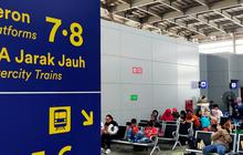 Demo Buruh Besar-besaran di DPR, Daftar Kereta Api Jarak Jauh Berhenti di Stasiun Jatinegara