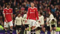 Penyerang Manchester United Cristiano Ronaldo terlihat kecewa setelah Liverpool mencetak gol ketiga dalam pertandingan Liga Inggris di Old Trafford, Minggu, 24 Oktober 2021. (Oli SCARFF / AFP)