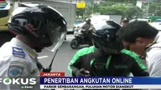 Menyusul jumlah taksi online yang kian banyak hingga mengakibatkan pengemudinya sepi order, Kementerian Perhubungan menghentikan sementara pendaftaran mitra taksi online.