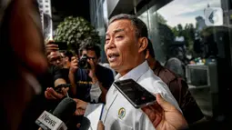 Kedatangannya sebagai saksi dalam kasus dugaan korupsi pengadaan tanah di Kelurahan Pulogebang, Kecamatan Cakung, Jakarta Timur periode 2018-2019. (Liputan6.com/Faizal Fanani)