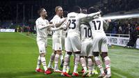Para pemain AC Milan merayakan gol ke gawang Atalanta dalam lanjutan Liga Italia 2021/2022, Senin (4/10/2021). (Spada/LaPresse via AP)
