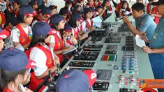 Citizen6, Jakarta: Bobo Young Journalist mengikuti  Pelatihan Jurnalistik dan Fotografi di Kapal Perang, KRI Banda Aceh - 593 di Dermaga Kolinlamil, Tanjung Priok, Jakarta, Selasa (26/6). (Pengirim: Kadispen Kolinlamil).