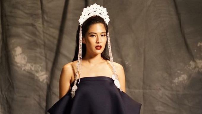 Mahkota Anggun di Kepala  Dian Sastro Ayu Ting Ting dan 