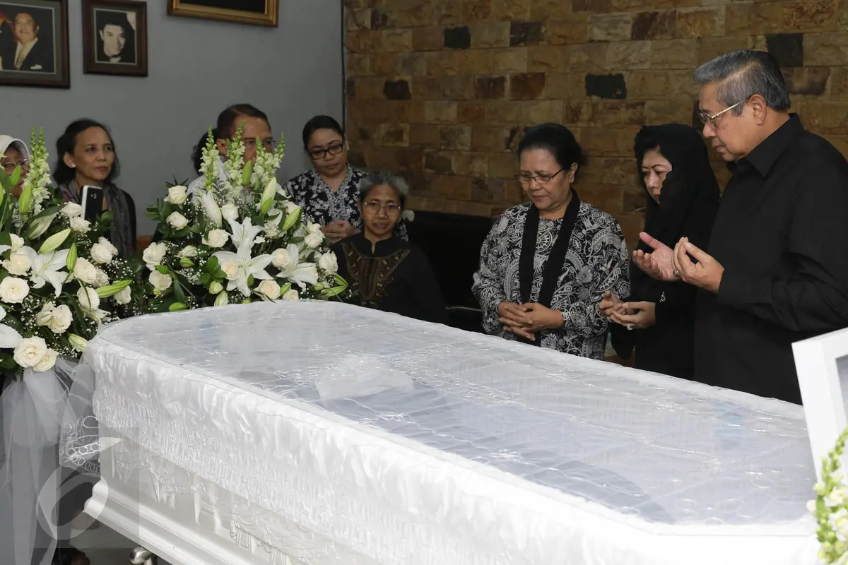 20160801-SBY Kunjungi Rumah Duka Mike Mohede