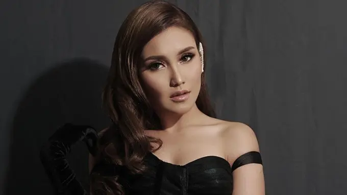 7 Potret Ayu Ting Ting Tanpa Makeup, Tetap Memesona
