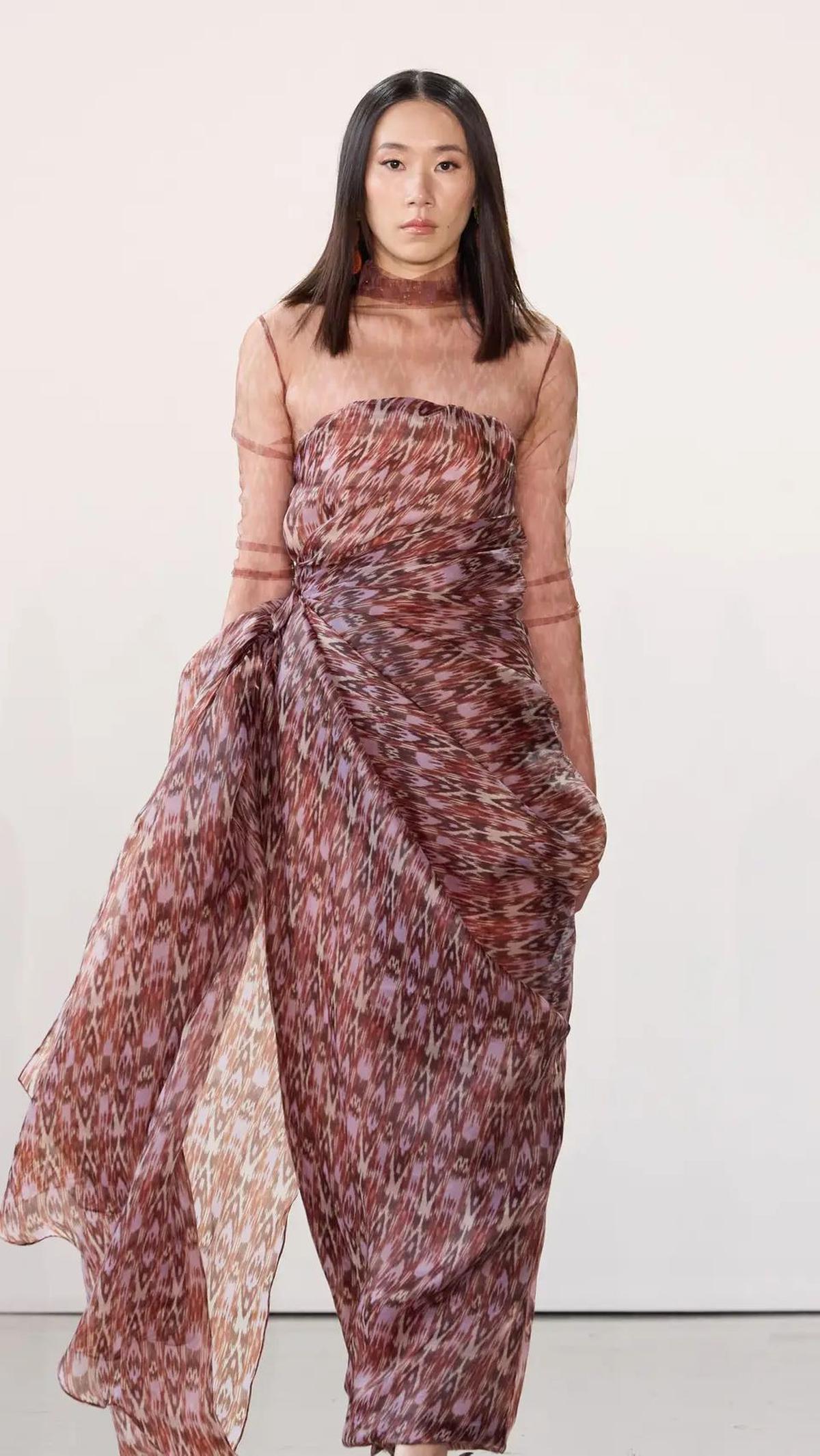Setelah sukses di NYFW, Didiet Maulana menerima tawaran menarik dari sejumlah toko di New York yang ingin menjual koleksinya. Hal ini menunjukkan bahwa wastra Indonesia memiliki potensi pasar yang besar di luar negeri.