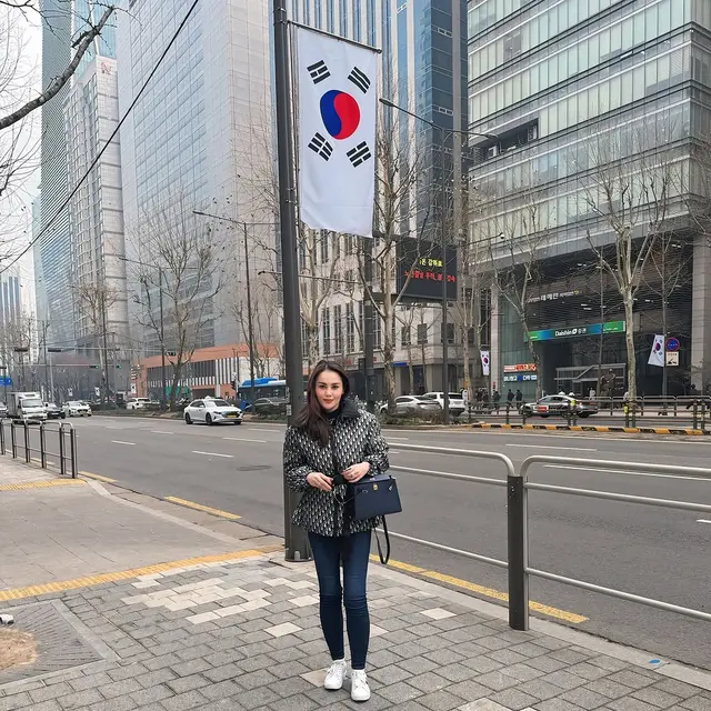 6 Potret Cantik Jennifer Dunn saat Liburan di Korea Selatan, Outfit Kece Setiap Saat  (instagram/jeje_haris89).