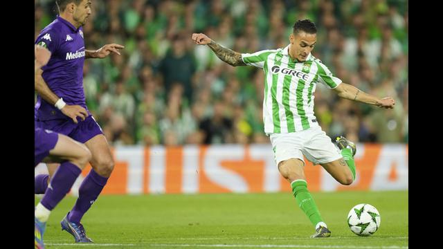 Foto: Reuni Eks Pemain MU, Antony Jebol Gawang David De Gea di Leg 1 Semifinal Conference League