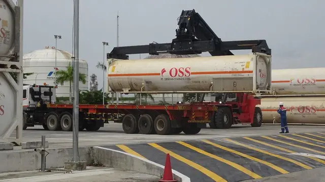 PT Pertagas Niaga pada Selasa (28/12/2021) untuk pertama kalinya melayarkan Kapal MV Saviour yang mengangkut 40 ISO tank LNG dengan kapasitas total 32.000 MMBTU. (Dok Pertamina)