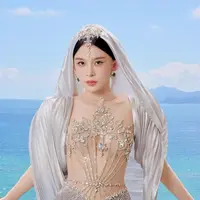 Zhao Yingzi, aktris asal Tiongkok, yang diduga harus meninggalkan red carpet lebih awal karena penampilannya dianggap melanggar aturan baru Cannes 2025. [Dok/Weibo Zhao Yingzi].