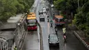 Pengendara melintasi Jalan Gatot Subroto, Jakarta, Jumat (2/12). Terkait aksi super damai 212 yang digelar di kawasan Monas, sejumlah ruas jalan protokol Ibukota terlihat lengang. (Liputan6.com/Helmi Fithriansyah)