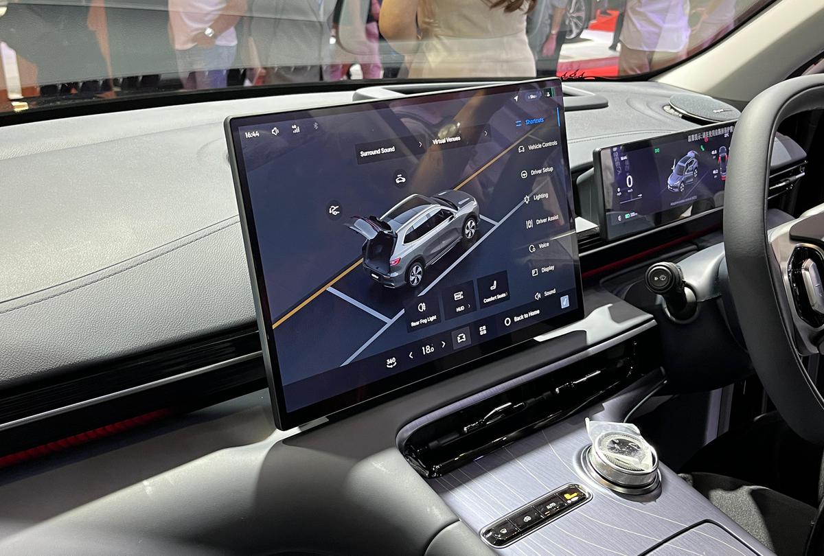 Interior Geely EX5