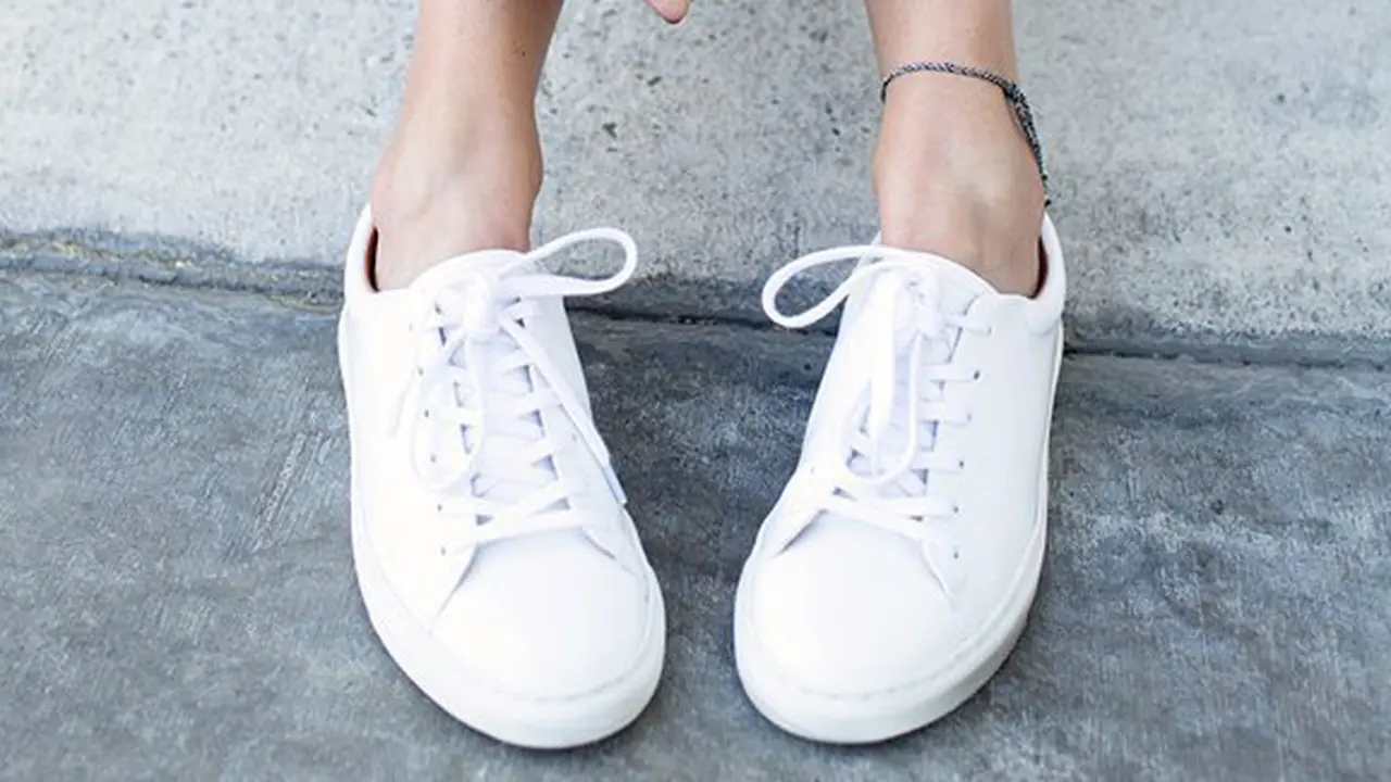 Sepatu yang bau menyebabkan kaki ikut jadi bau/copyright: thinkstockphotos.com