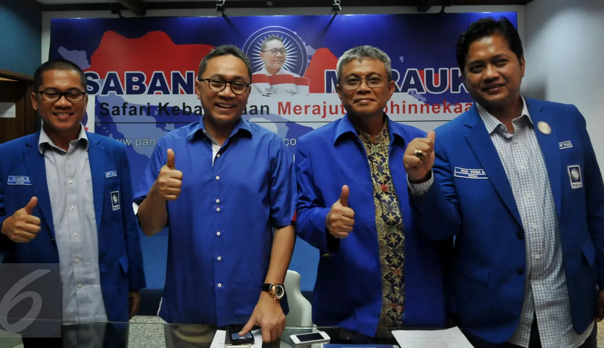 Ketua Umum PAN Zulkifli Hasan (kedua kiri) didampingi Ketua DPP PAN Yandri Susanto (kiri), Wakil Ketua Umum PAN Didik J rachbini (kedua kanan), dan Ketua DPP PAN Viva Yoga Maulana di Kantor DPP PAN, Jakarta, Jumat (20/5). (Liputan6.com/JohanTallo)