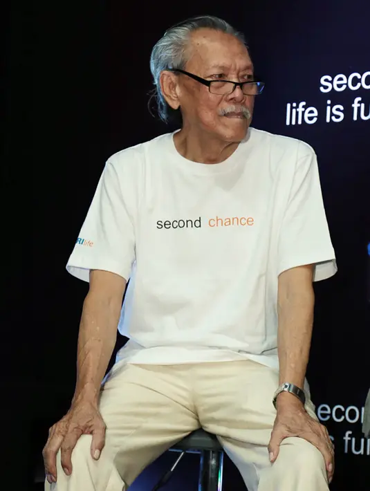 "Bikin skenario dan baru proses selama seminggu. Ada stuntman, masyarakat lokal 500 orang, termasuk menggelar workshop film di 6 SMA," lanjutnya.(Deki Prayoga/Bintang.com)