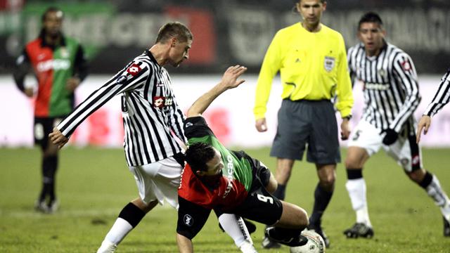 Foto: Miris, Jhonny van Beukering Eks Kapten Feyenoord dan Timnas Indonesia kini Jadi Satpam di Klab Striptease Belanda