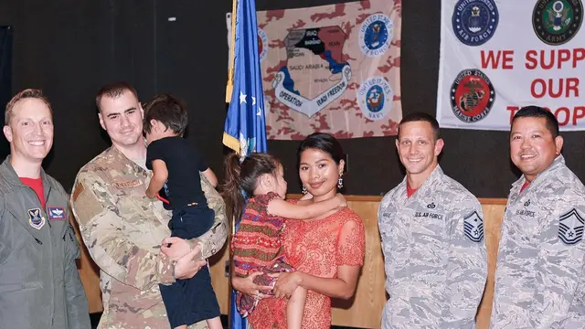 Potret Pita Pakai Kebaya di Kenaikan Pangkat Suami Tentara AS. (Sumber: Instagram/nofitaofficial)