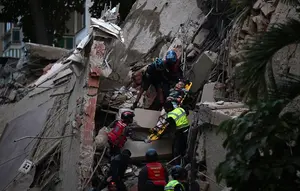 Penyintas Gempa Venezuela: Ibu Membeku Ketakutan, Anak Sigap Menggendong