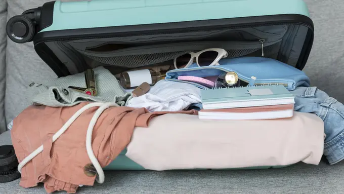 Ilustrasi Koper Penuh