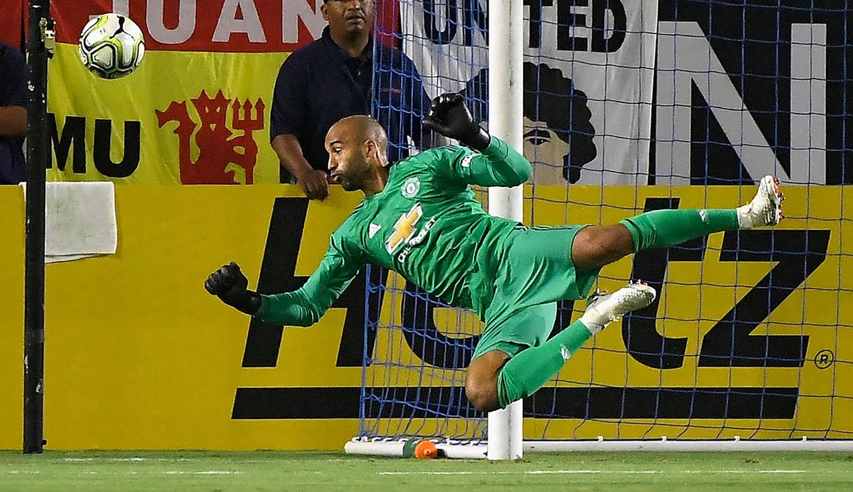 Lee Grant. Kiper nomor 4 di Skuat Manchester United musim ini adalah pemain tertua dengan usia 38 tahun. Didatangkan dari Stoke City pada awal musim 2018/2019. Belum pernah sekalipun bermain pada musim ini di semua ajang kompetisi. (AFP/John McCoy/Getty Images)